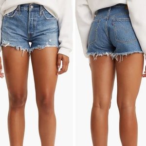 New Levi’s cutoff shorts 501 size 28